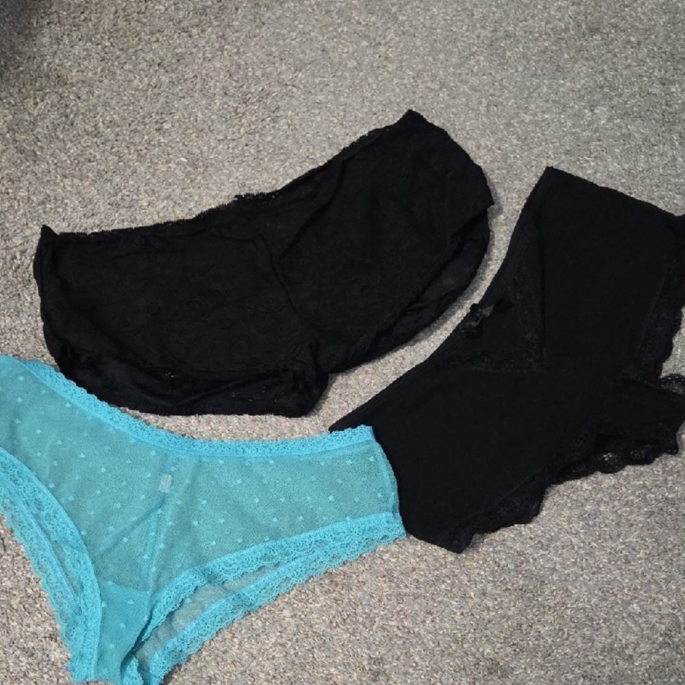 Women's Black and Teal Lace Panty Set